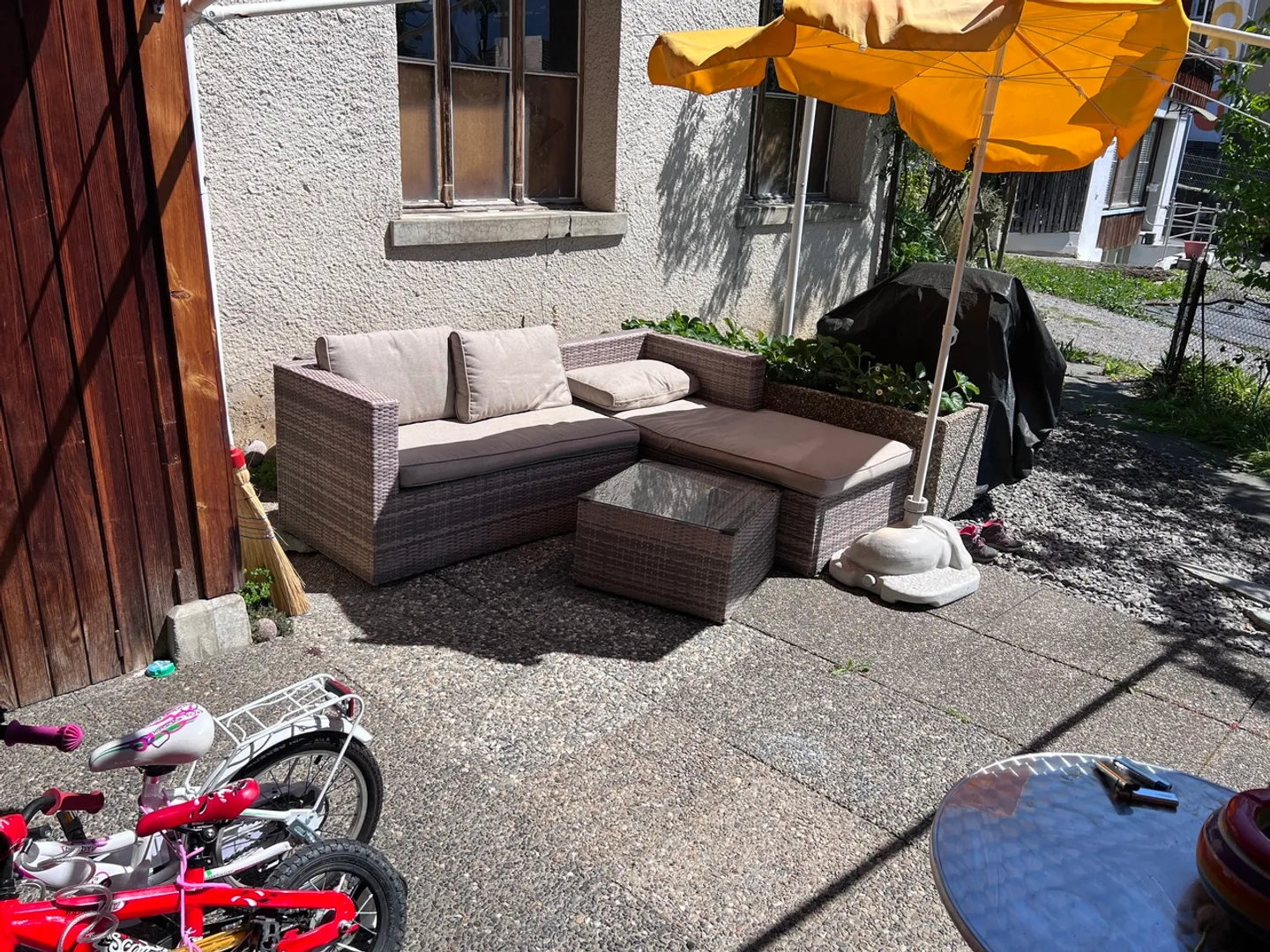 Charming Apartment in Hilterfingen - Near Lake with Partial Lake View - Photo 1 of 4