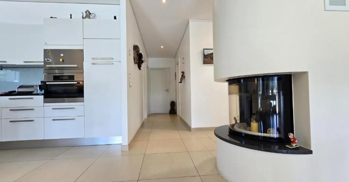 Riverside Apartment with Balconies - Photo 3 of 12