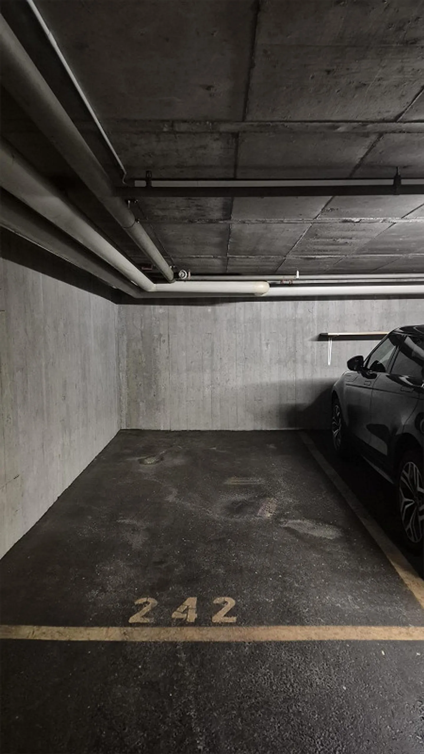 Place de parking dans un garage souterrain à louer - Photo 2 sur 3