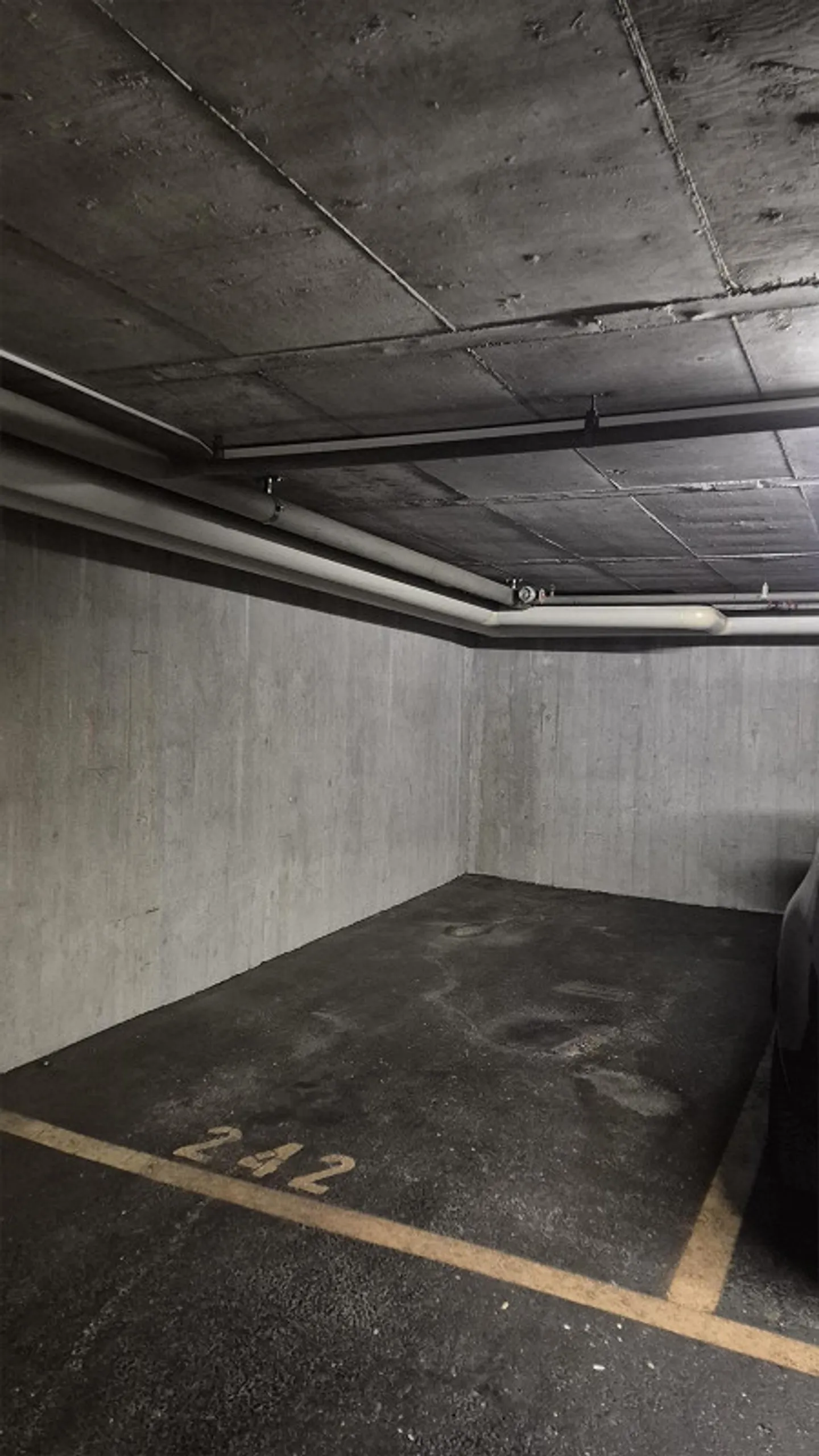 Place de parking dans un garage souterrain à louer - Photo 3 sur 3