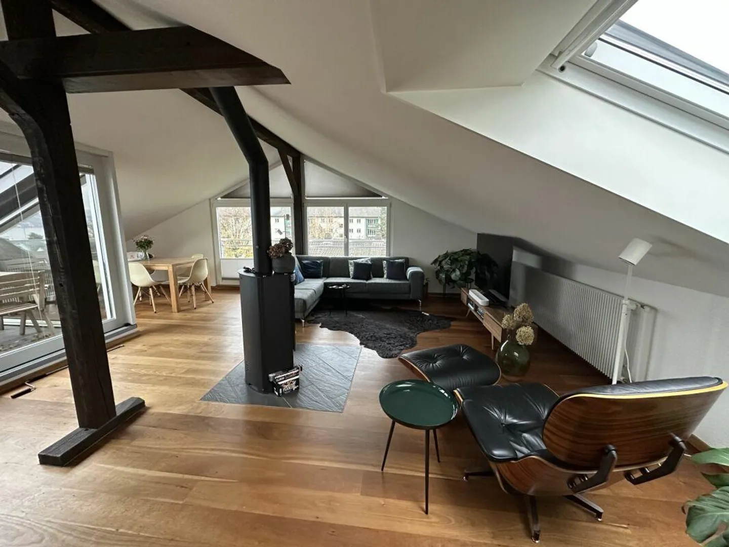 Appartamento attico confortevole di 3,5 stanze - Foto 4 di 11