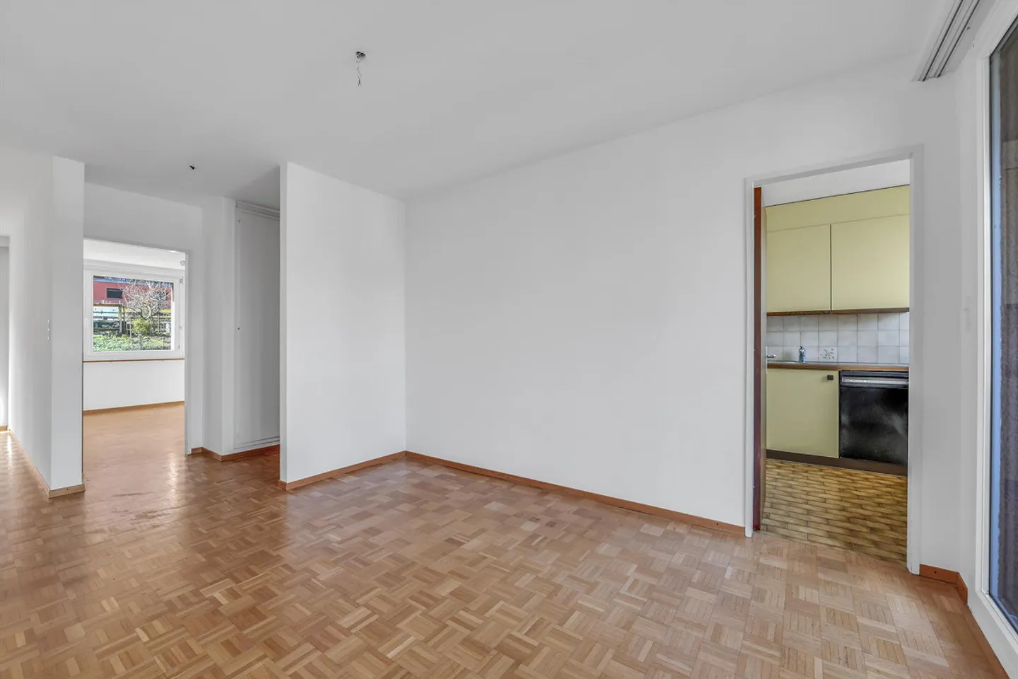Ideal floor plan, two balconies & fireplace - Photo 7 of 9
