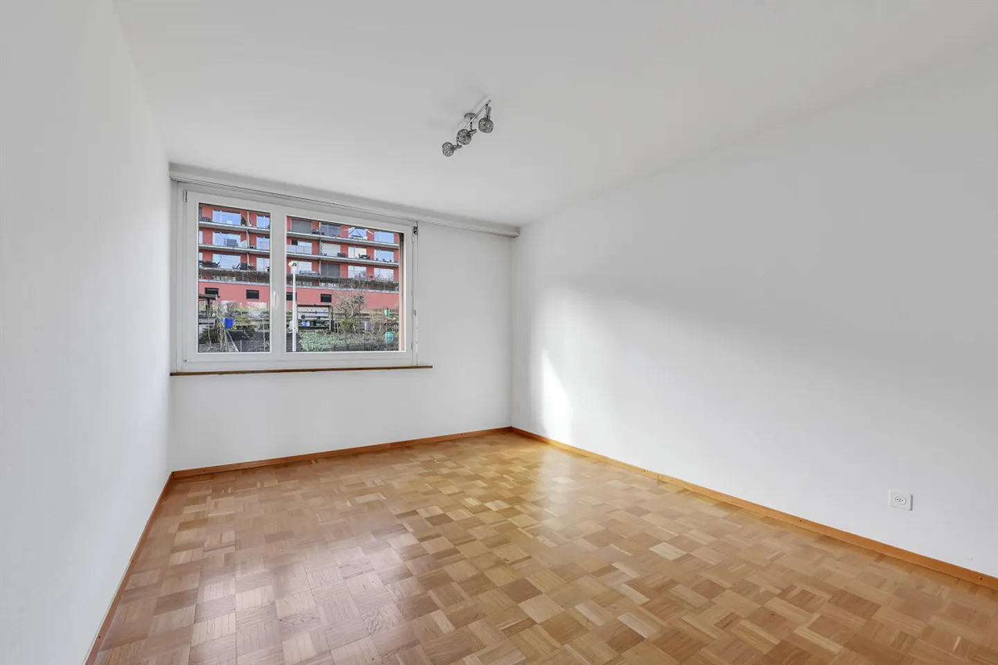 Ideal floor plan, two balconies & fireplace - Photo 8 of 9