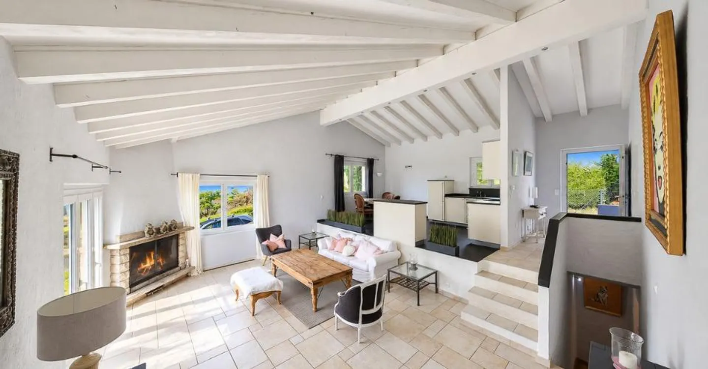 Superb villa with a panoramic view of Lake Geneva, the Alps, and Mont Blanc - Photo 5 of 12