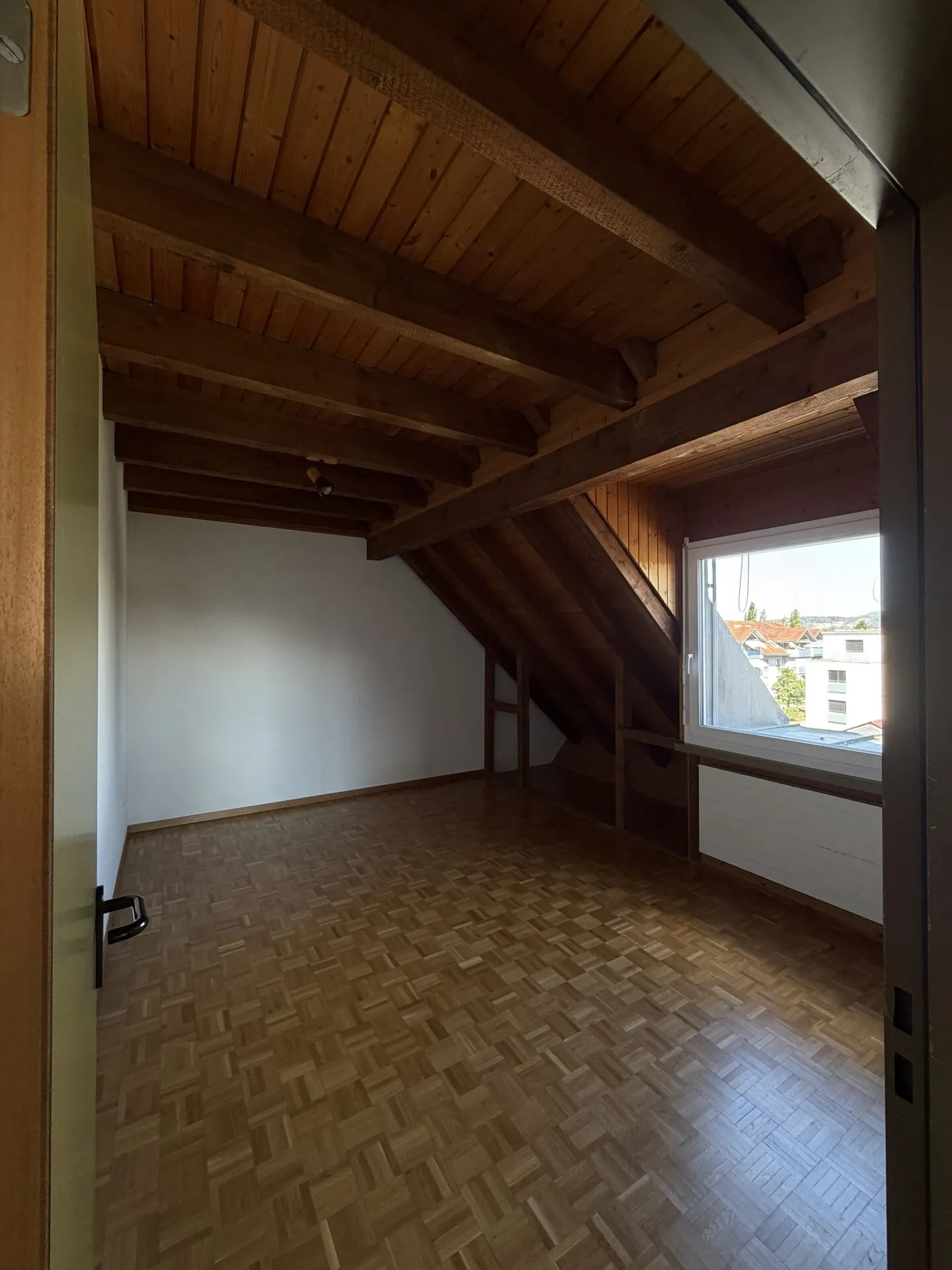 Charmante appartement de toit 3 pièces sur deux étages à Rupperswil - Photo 3 sur 7