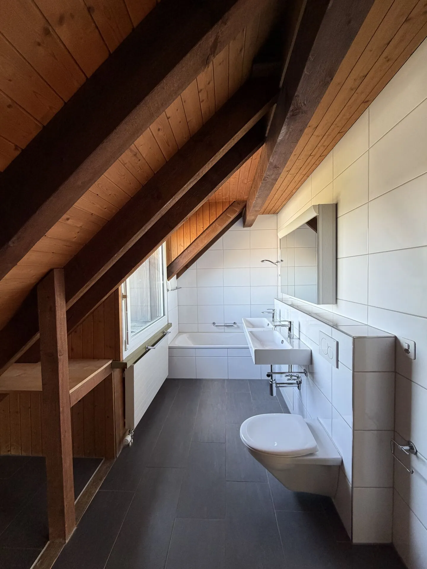 Charmante appartement de toit 3 pièces sur deux étages à Rupperswil - Photo 4 sur 7