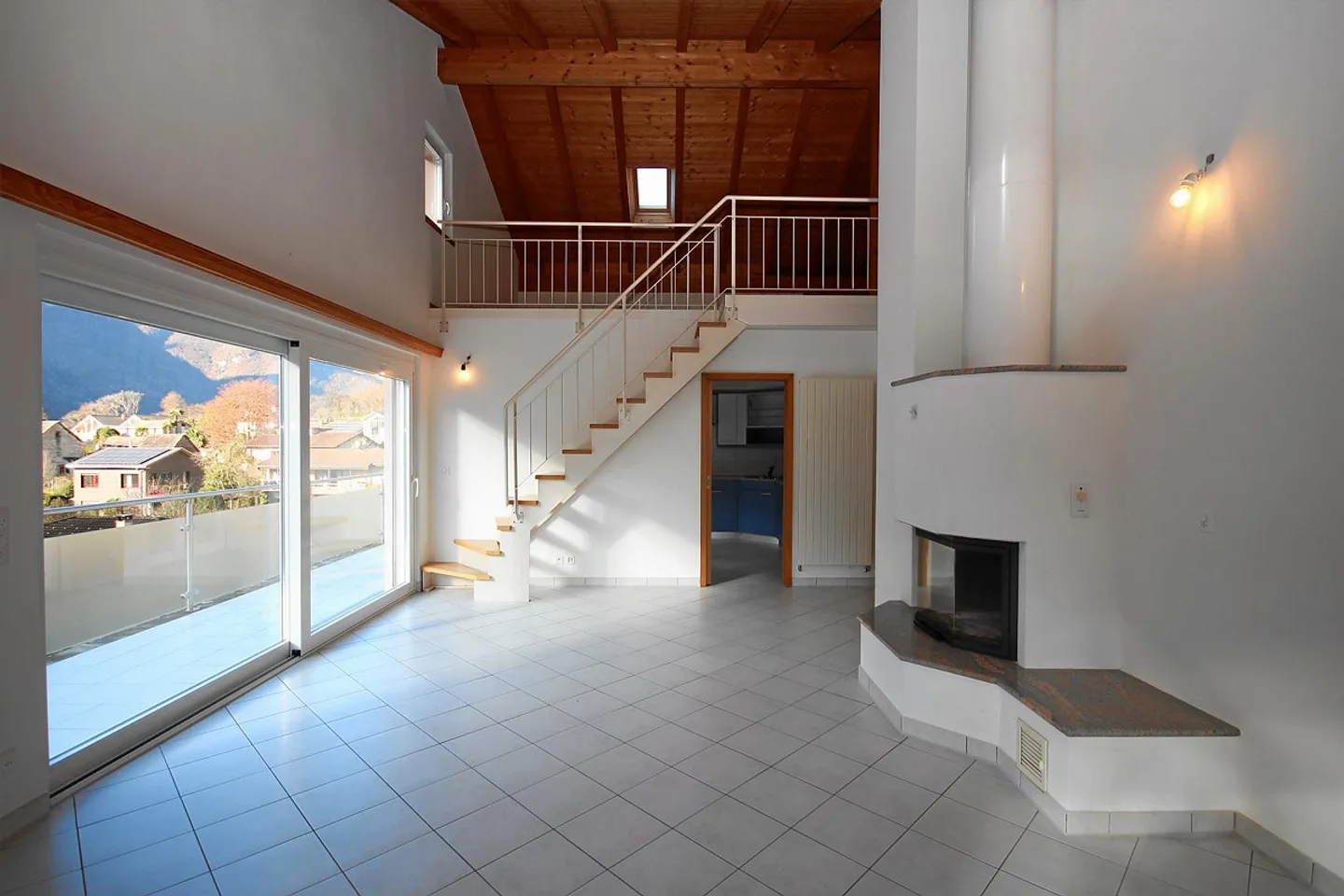 5.5-Room Maisonette Apartment with Attic and Beautiful Mountain View - Photo 4 of 19