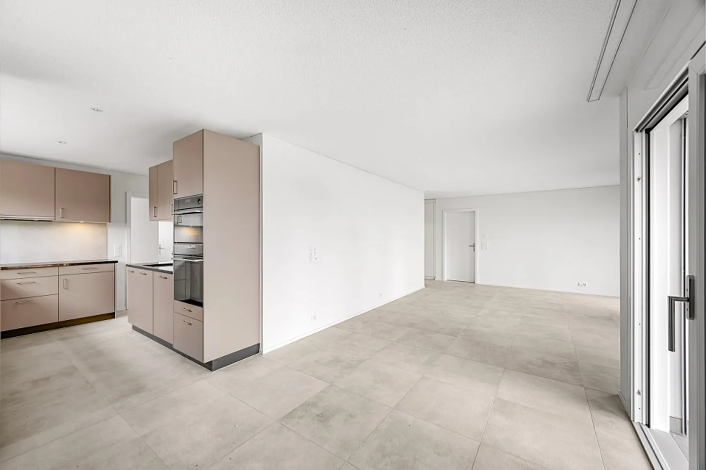 Charming 4.5 rooms first owner, terrace and optimal brightness - Photo 11 of 13