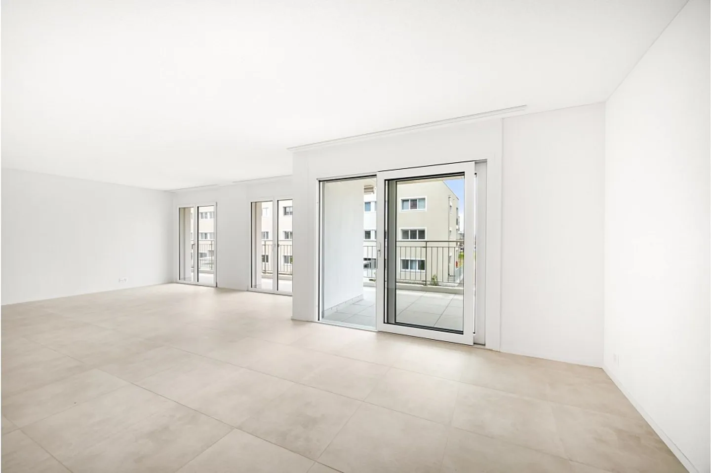 Charming 4.5 rooms first owner, terrace and optimal brightness - Photo 12 of 13