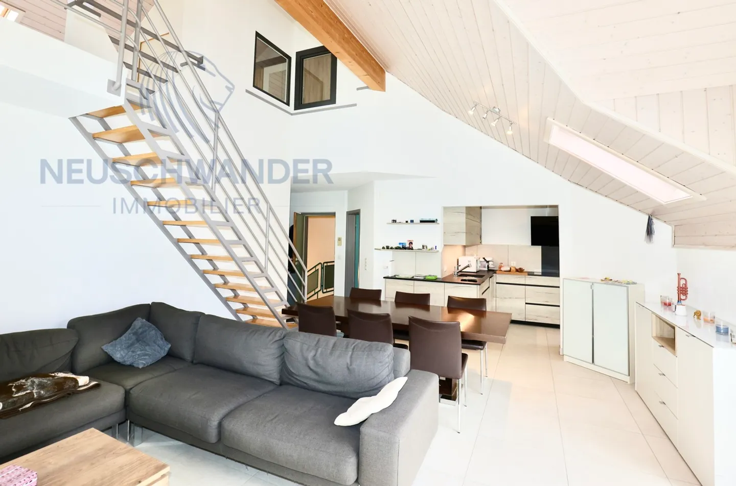 «Appartement de 5,5 pièces,tranquille,lumineux avec vue sur la campagne» - Photo 2 sur 13