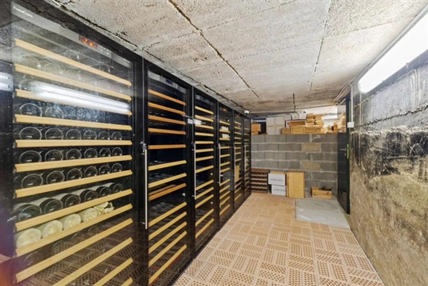 Propriété magnifique dans un parc avec lac, piscine et court de tennis - Photo 10 sur 10