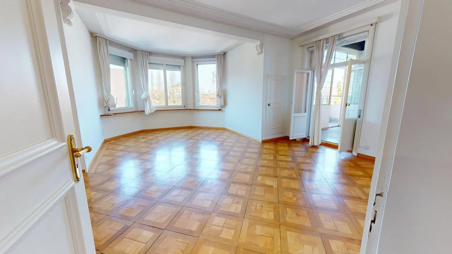 Exclusive 5.5-room apartment in a sought-after location in District 2 - Photo 2 of 8