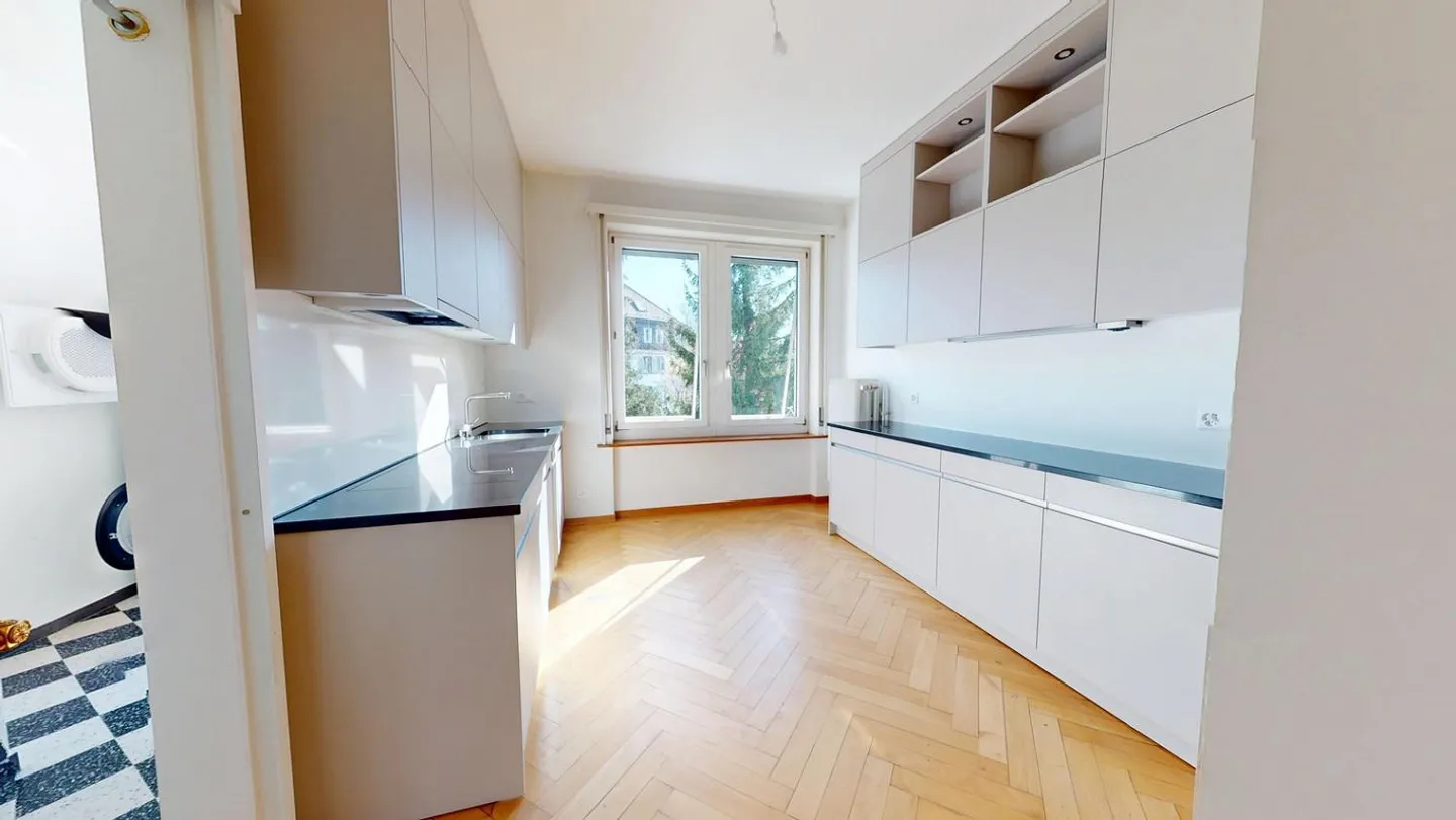 Exclusive 5.5-room apartment in a sought-after location in District 2 - Photo 5 of 8