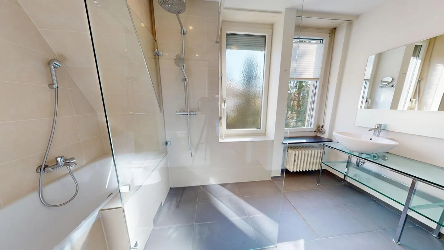 Exclusive 5.5-room apartment in a sought-after location in District 2 - Photo 7 of 8