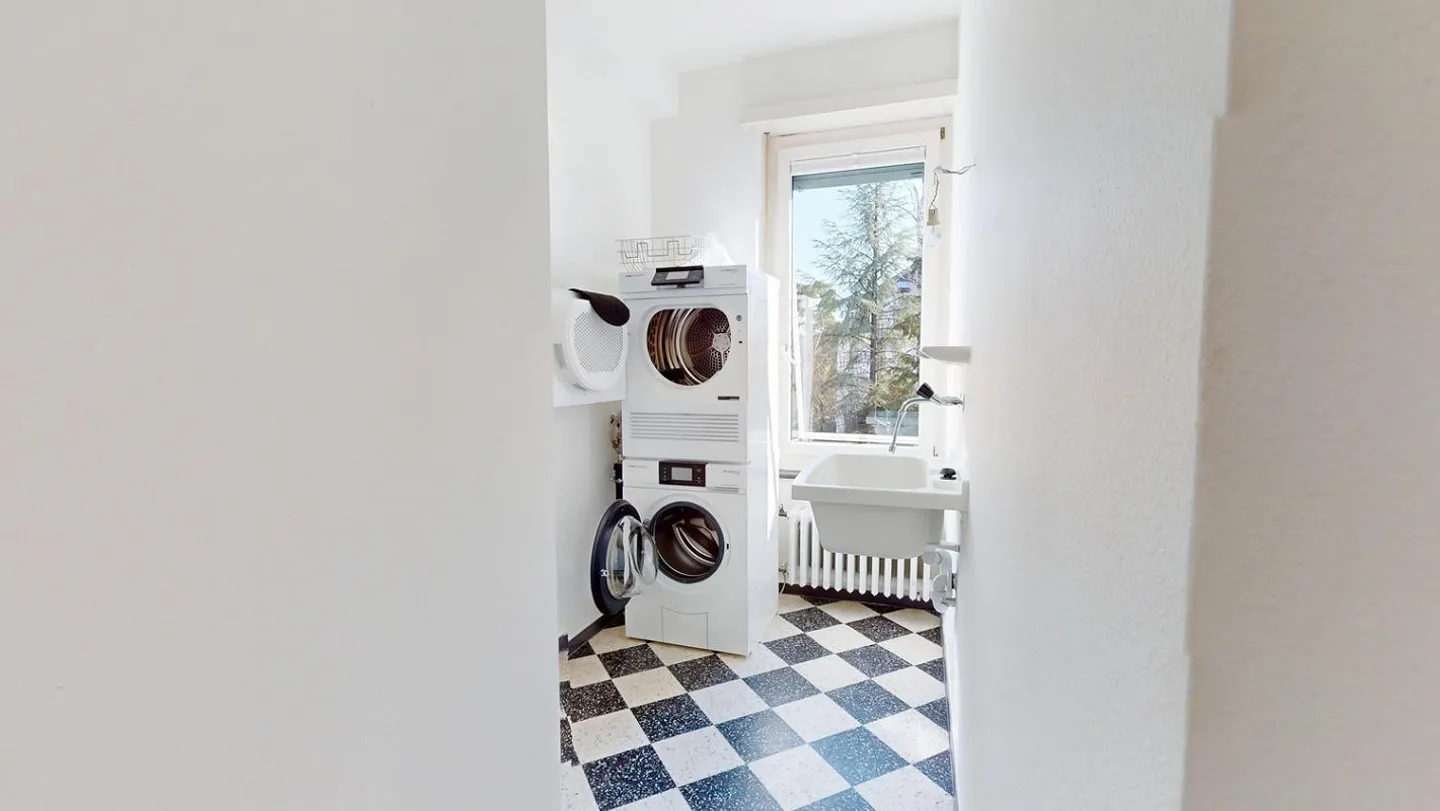 Exclusive 5.5-room apartment in a sought-after location in District 2 - Photo 6 of 8