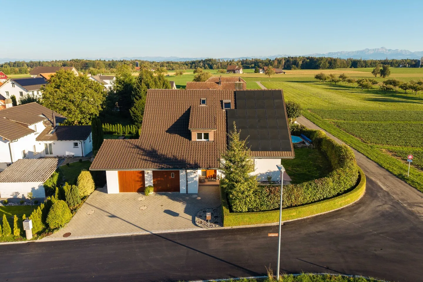 Spacious Family Home with Pool - Photo 3 of 5