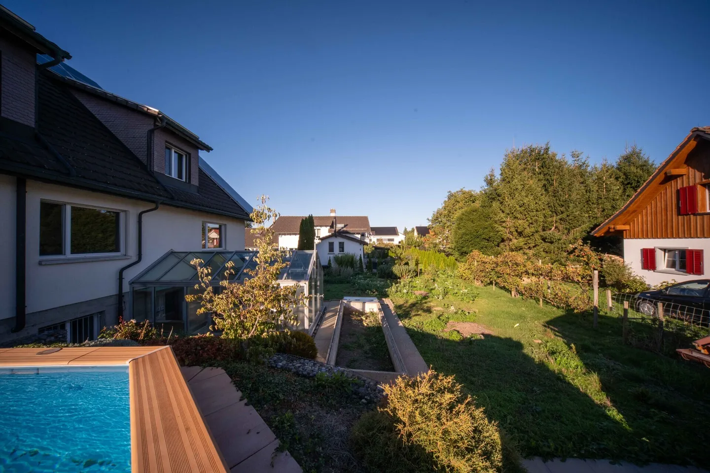 Spacious Family Home with Pool - Photo 4 of 5