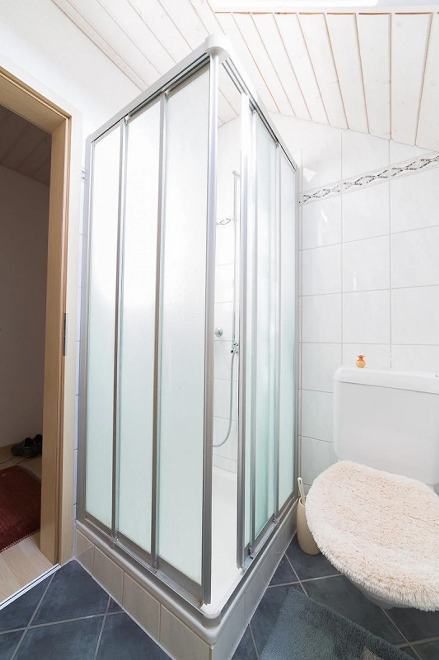 Appartement spacieux de 4,5 pièces avec balcon - Photo 2 sur 15