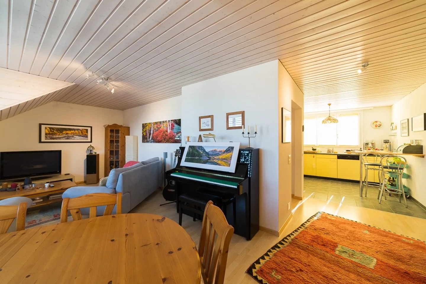 Appartement spacieux de 4,5 pièces avec balcon - Photo 4 sur 15