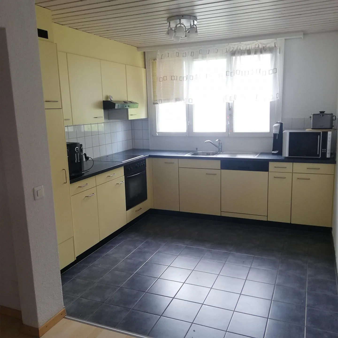 Appartement spacieux de 4,5 pièces avec balcon - Photo 11 sur 15