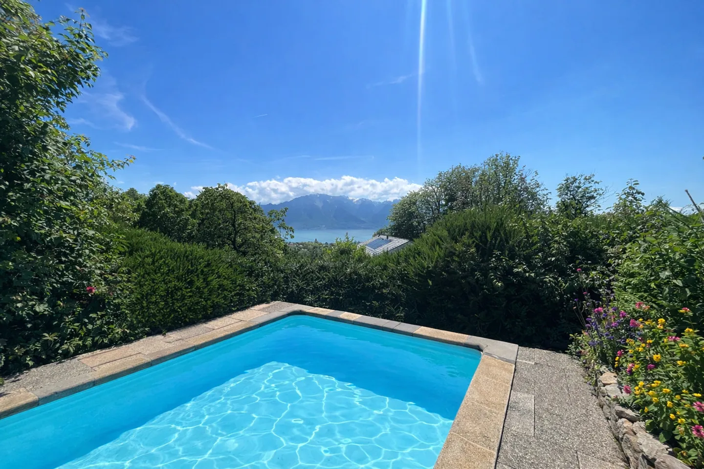 Superb individual house with lake view in occupied life annuity without rent - Photo 1 of 16