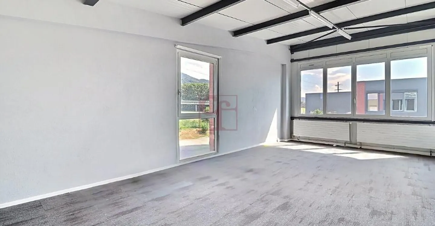 For rent - Commercial space (workshop, storage, and office) of 400 m² - Photo 4 of 8