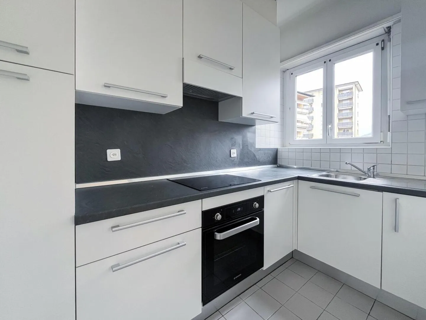 APPARTAMENTO 4.5 LOCALI IN ZONA CENTRALE A CHIASSO - Foto 1 di 9