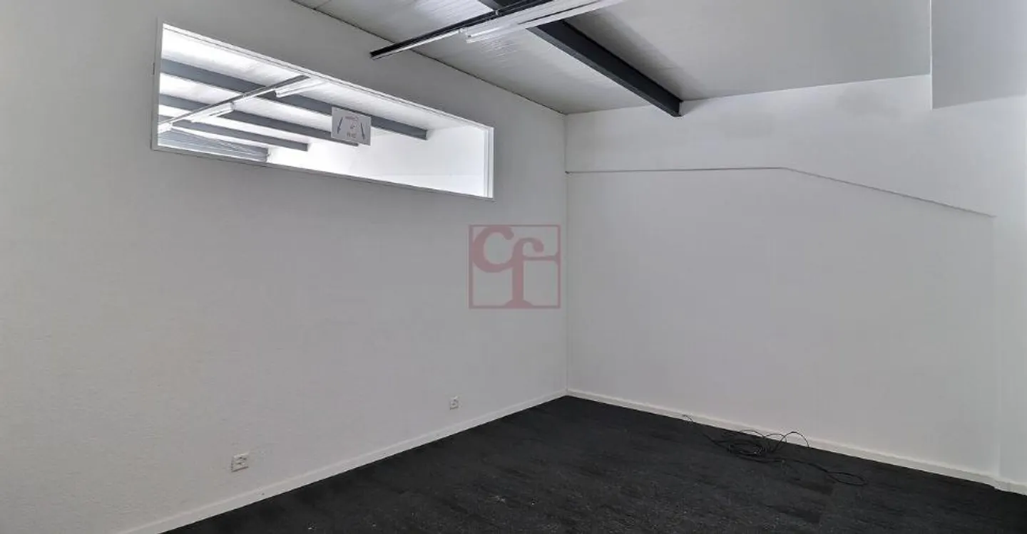 For rent - Commercial space (workshop, storage, and office) of 400 m² - Photo 6 of 8
