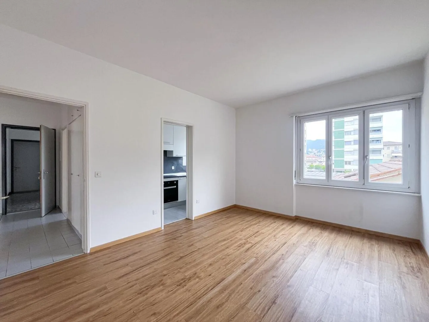 APPARTAMENTO 4.5 LOCALI IN ZONA CENTRALE A CHIASSO - Foto 3 di 9