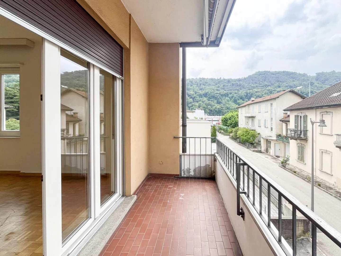 APPARTAMENTO 4.5 LOCALI IN ZONA CENTRALE A CHIASSO - Foto 4 di 9