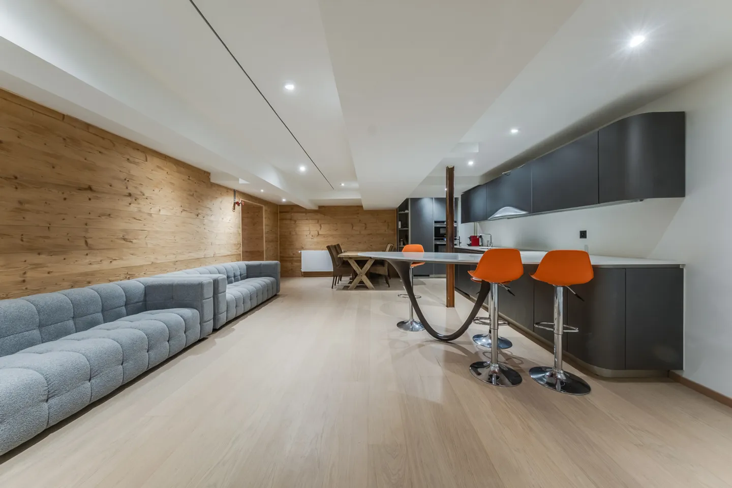 OPPORTUNITÀ DI INVESTIMENTO - SPAZIO RISTRUTTURATO E AFFITTATO - ESCLUSIVO - Foto 1 di 13
