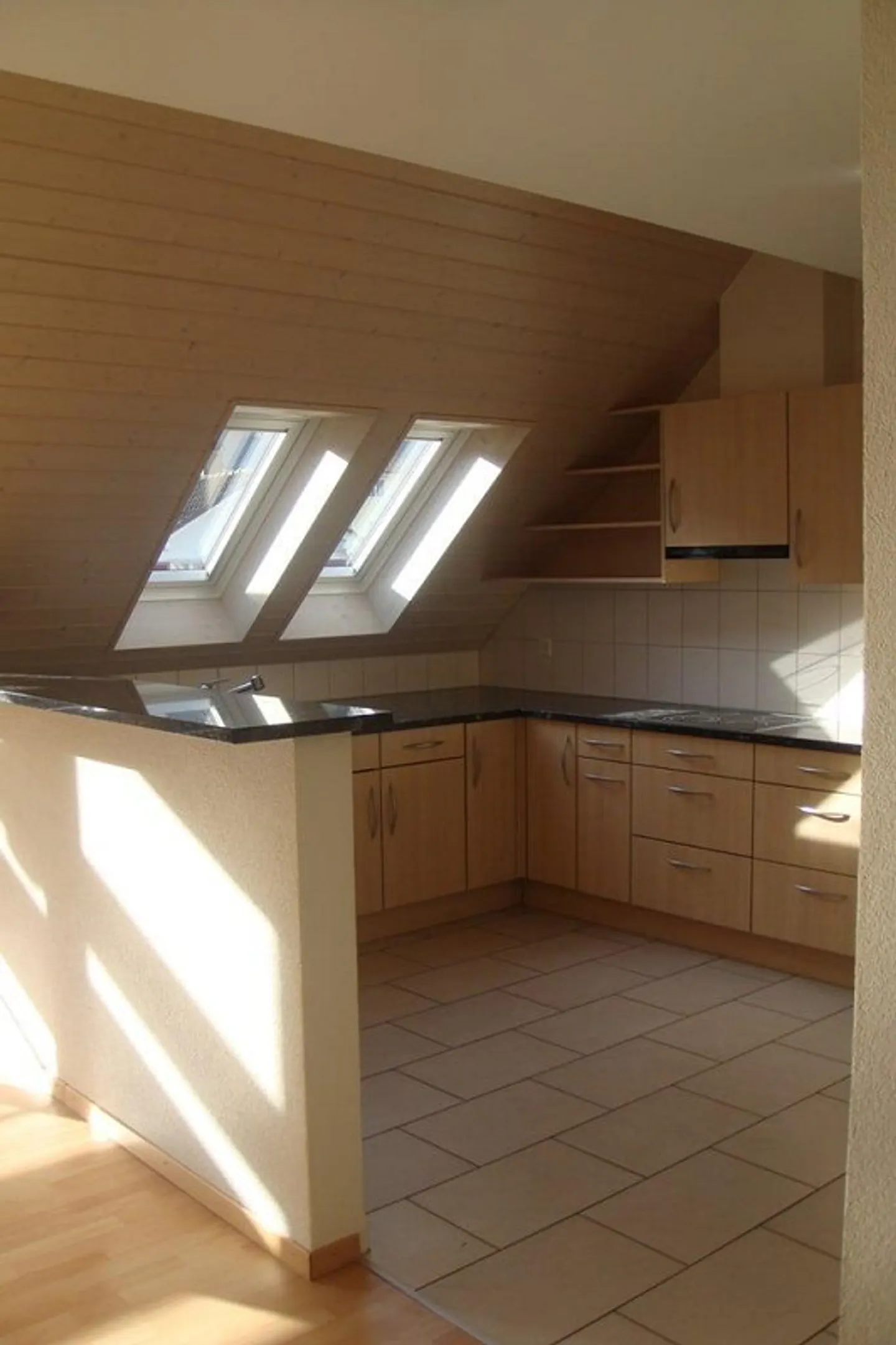 Spacious 6.5-room maisonette apartment in Zeiningen - Photo 2 of 13