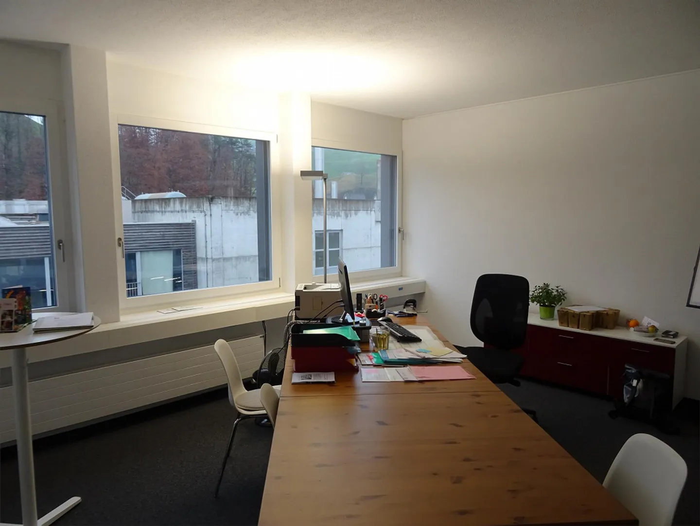 Espace commercial/bureau flexible directement au raccordement autoroutier - Photo 2 sur 8