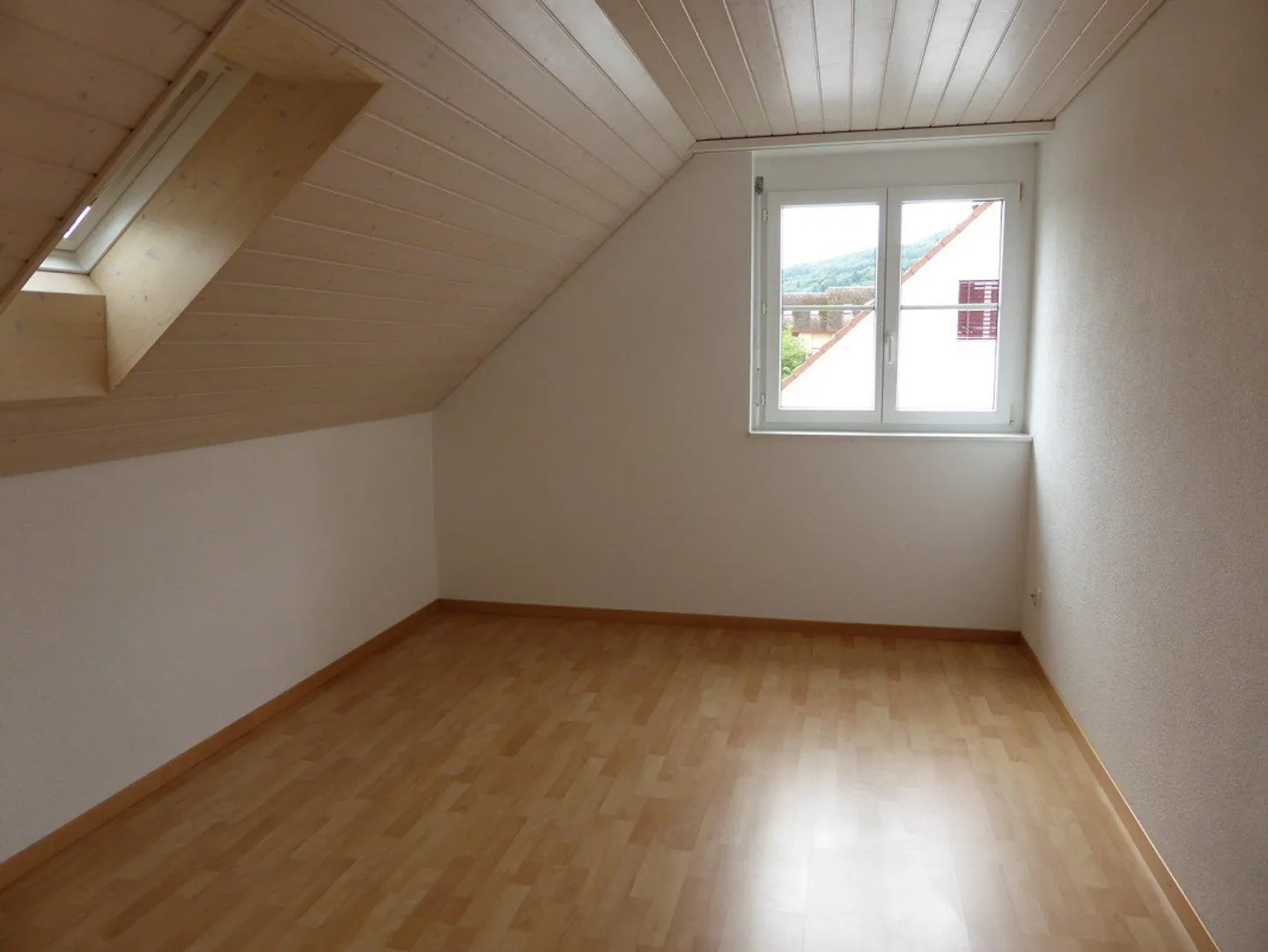 Spacious 6.5-room maisonette apartment in Zeiningen - Photo 9 of 13
