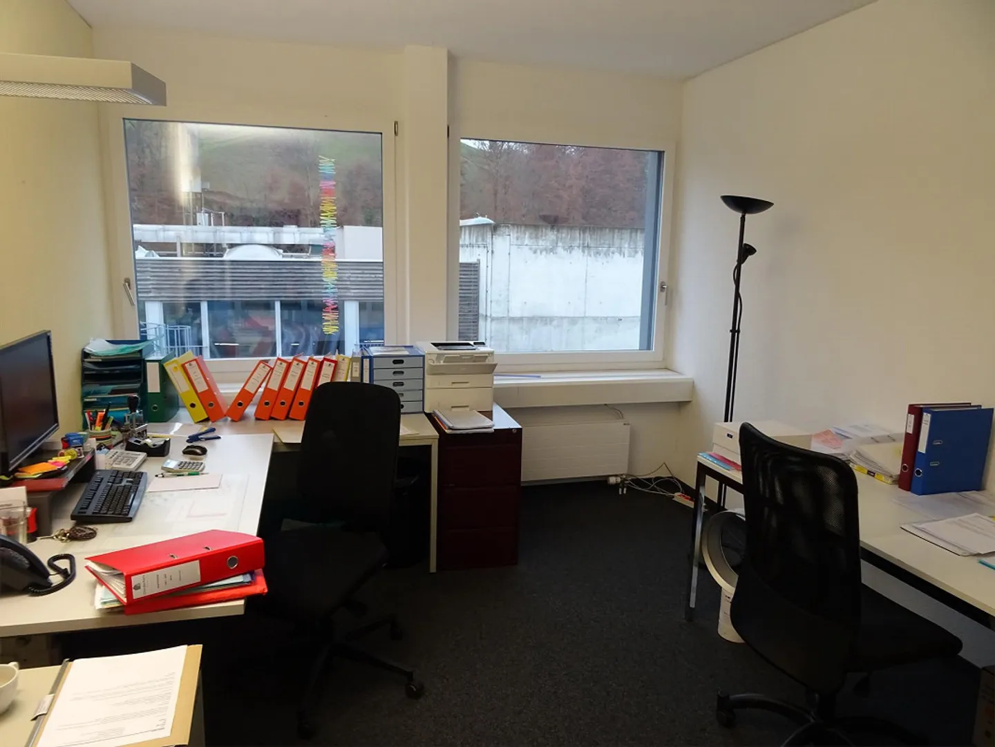 Espace commercial/bureau flexible directement au raccordement autoroutier - Photo 3 sur 8