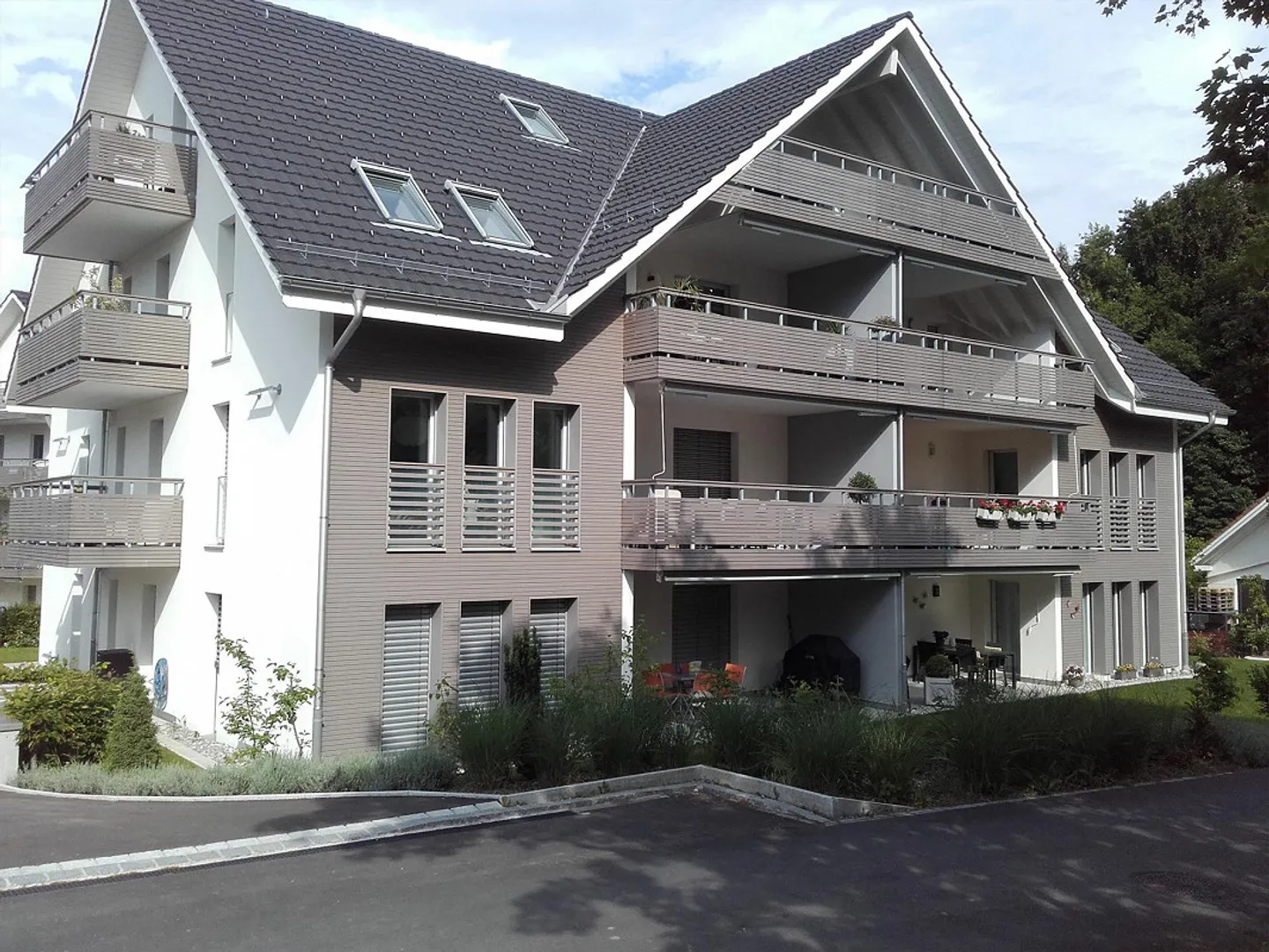 Appartamento moderno di 4,5 stanze a Lufingen - Foto 2 di 13