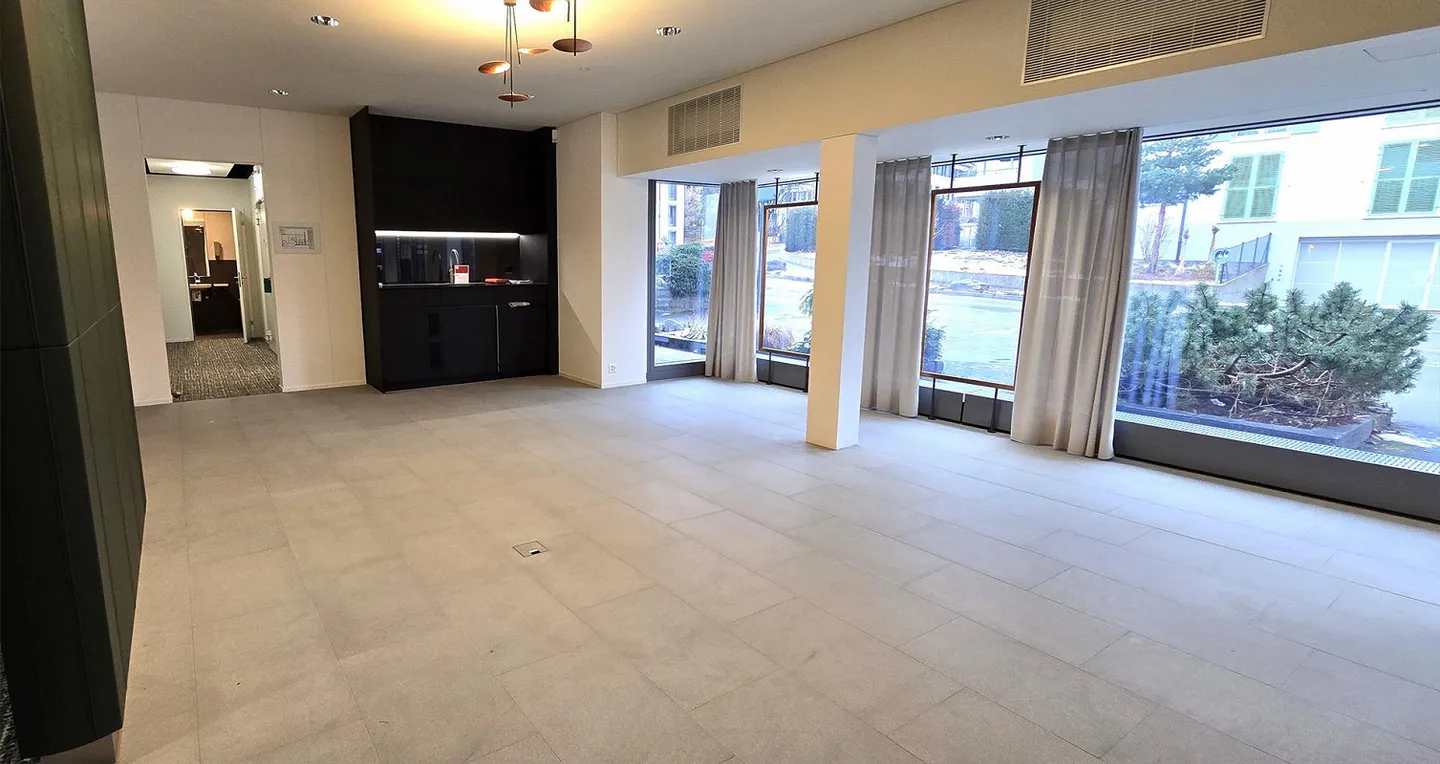 First-class office/practice/sales spaces in the center and train station - Photo 5 of 16