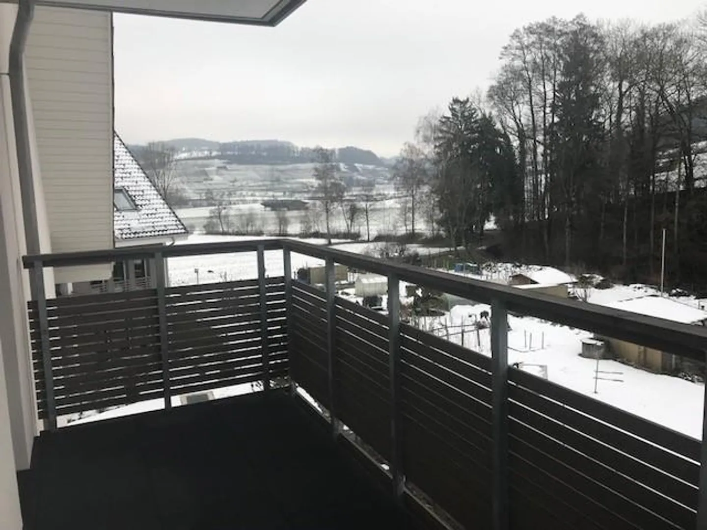 Appartamento moderno di 4,5 stanze a Lufingen - Foto 6 di 13