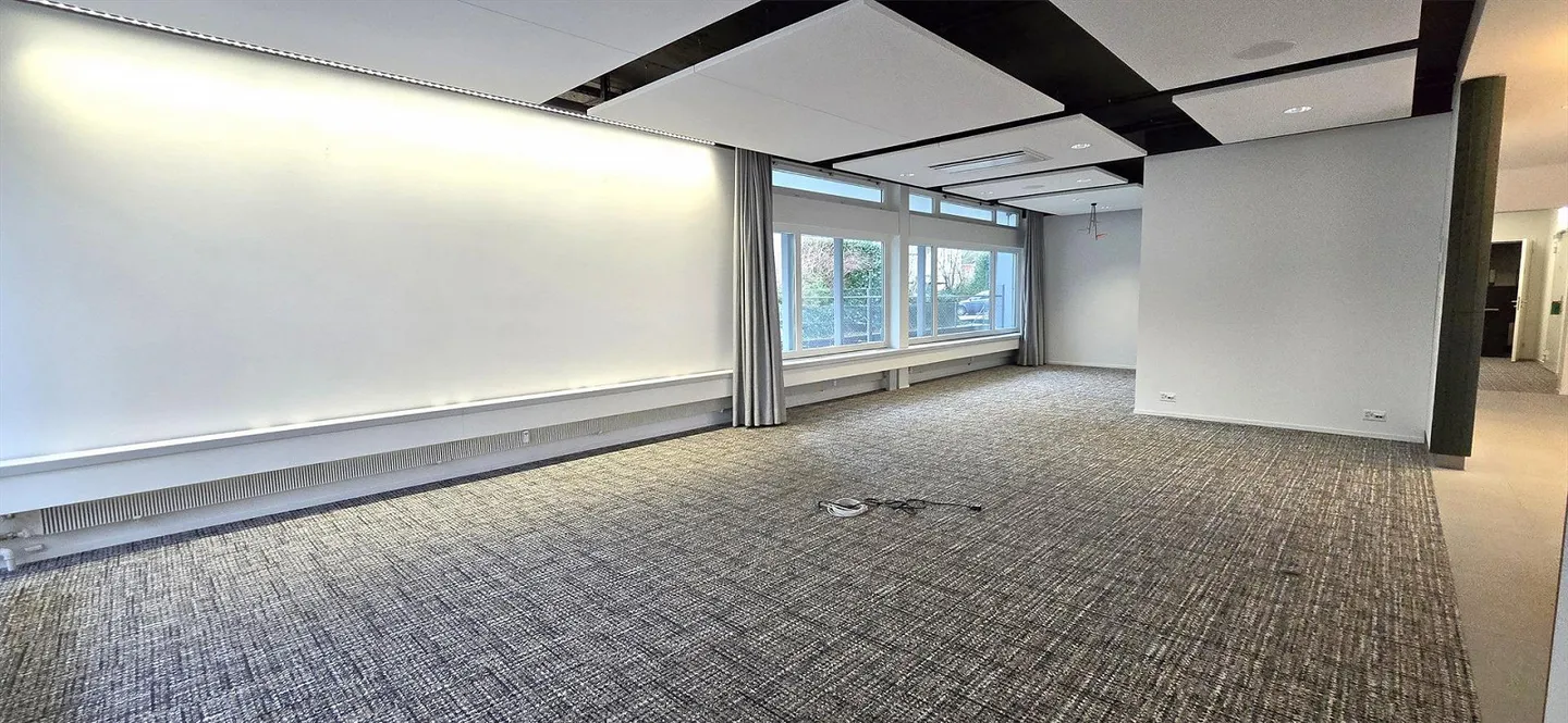 First-class office/practice/sales spaces in the center and train station - Photo 12 of 16