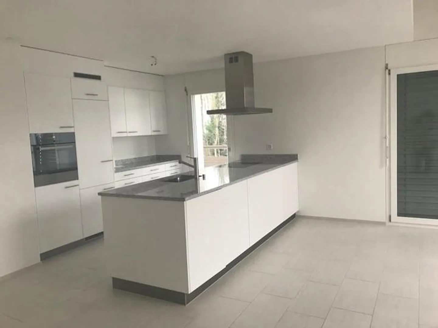 Appartamento moderno di 4,5 stanze a Lufingen - Foto 10 di 13