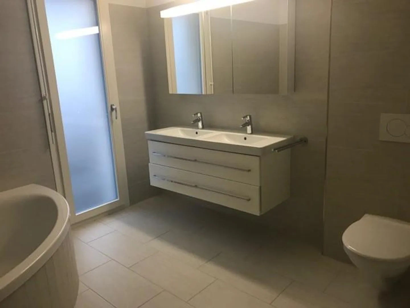 Appartamento moderno di 4,5 stanze a Lufingen - Foto 4 di 13