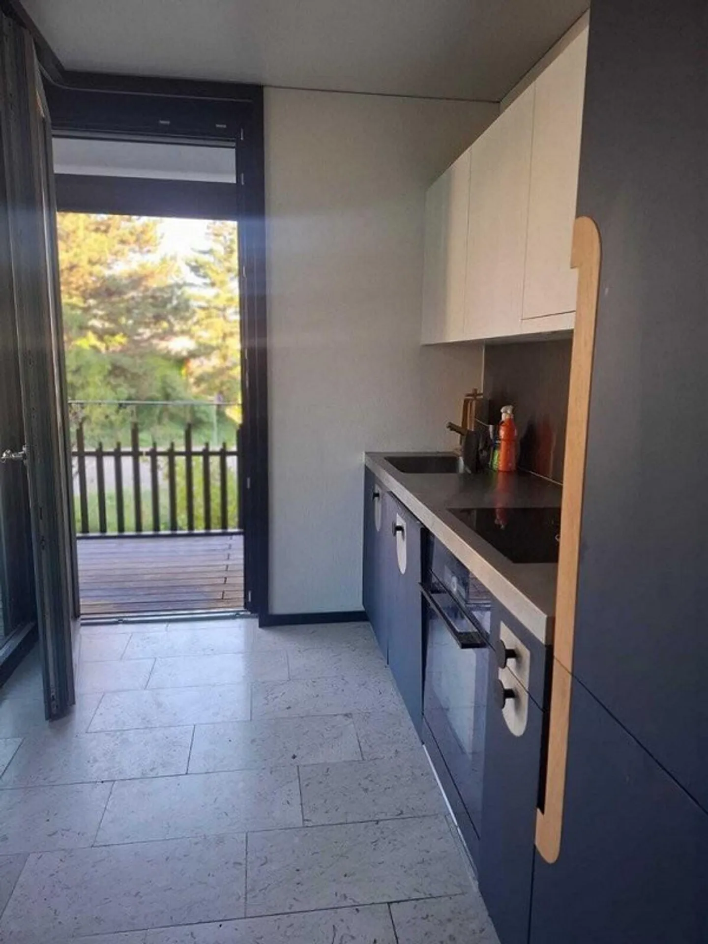 Modern 2.5-room apartment in a central location in Kloten - Photo 1 of 5