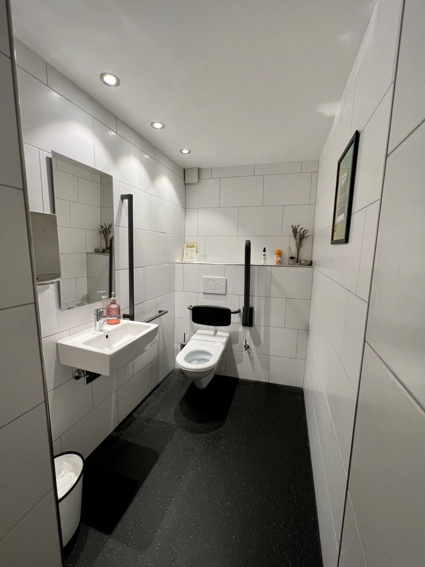 Restaurant EG und 1. OG mit Aussensitzplatz - Foto 8 von 8