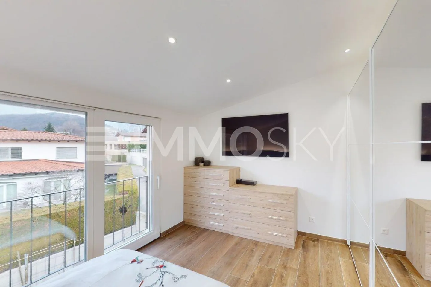 Refined ultra-modern penthouse - Photo 4 of 5