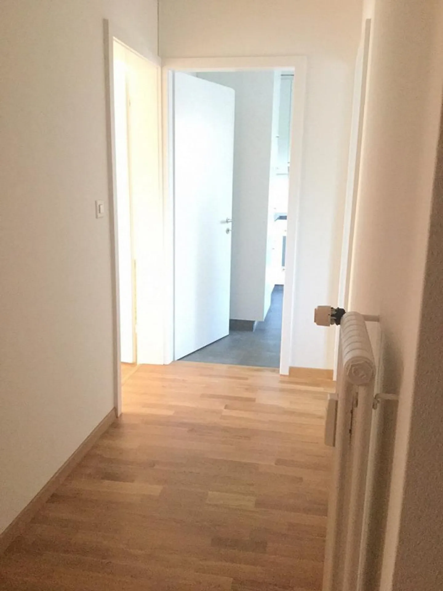 Appartamento moderno con 3 stanze e balcone cerca inquilino! - Foto 6 di 9