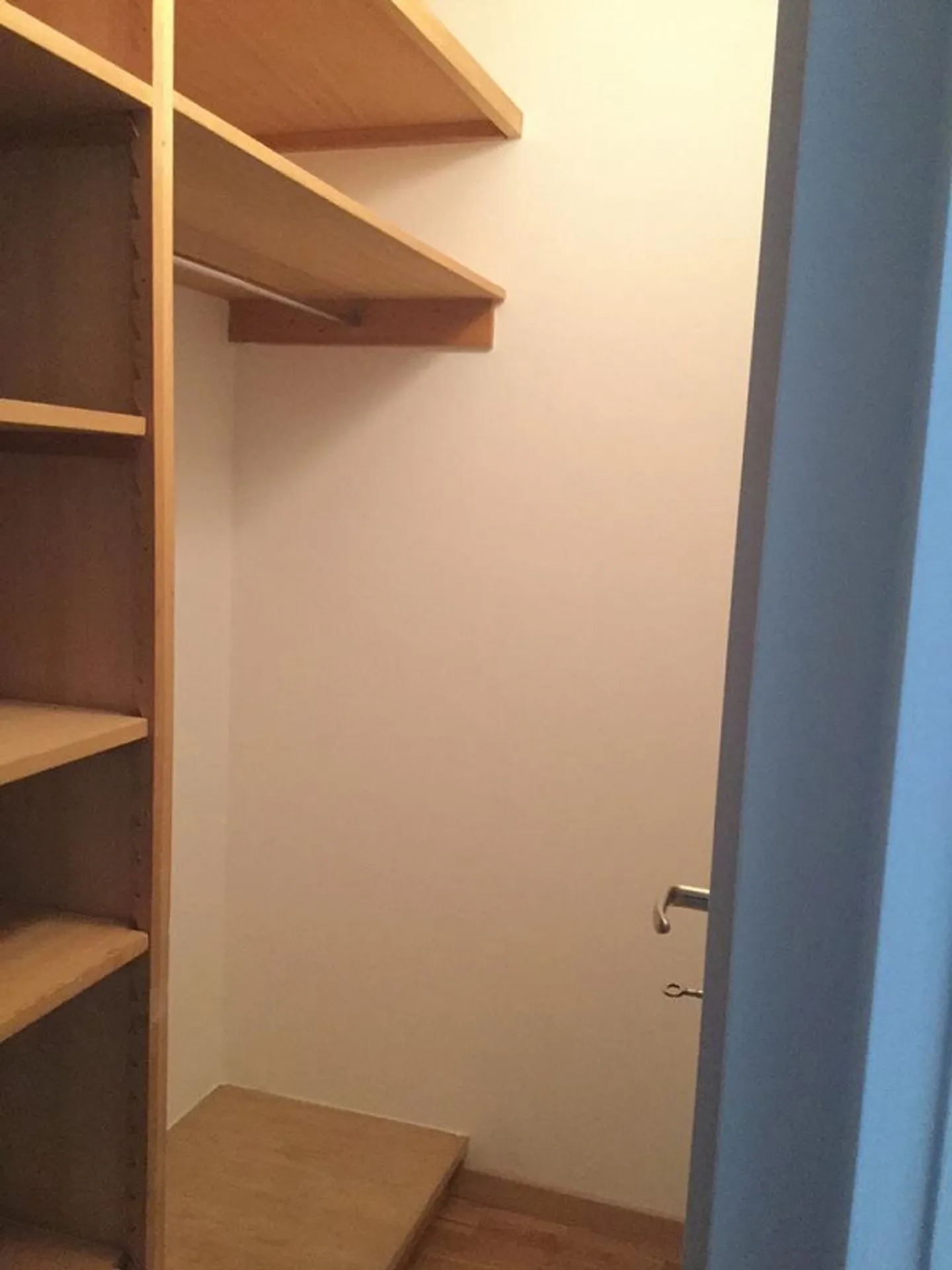 Appartamento moderno con 3 stanze e balcone cerca inquilino! - Foto 7 di 9