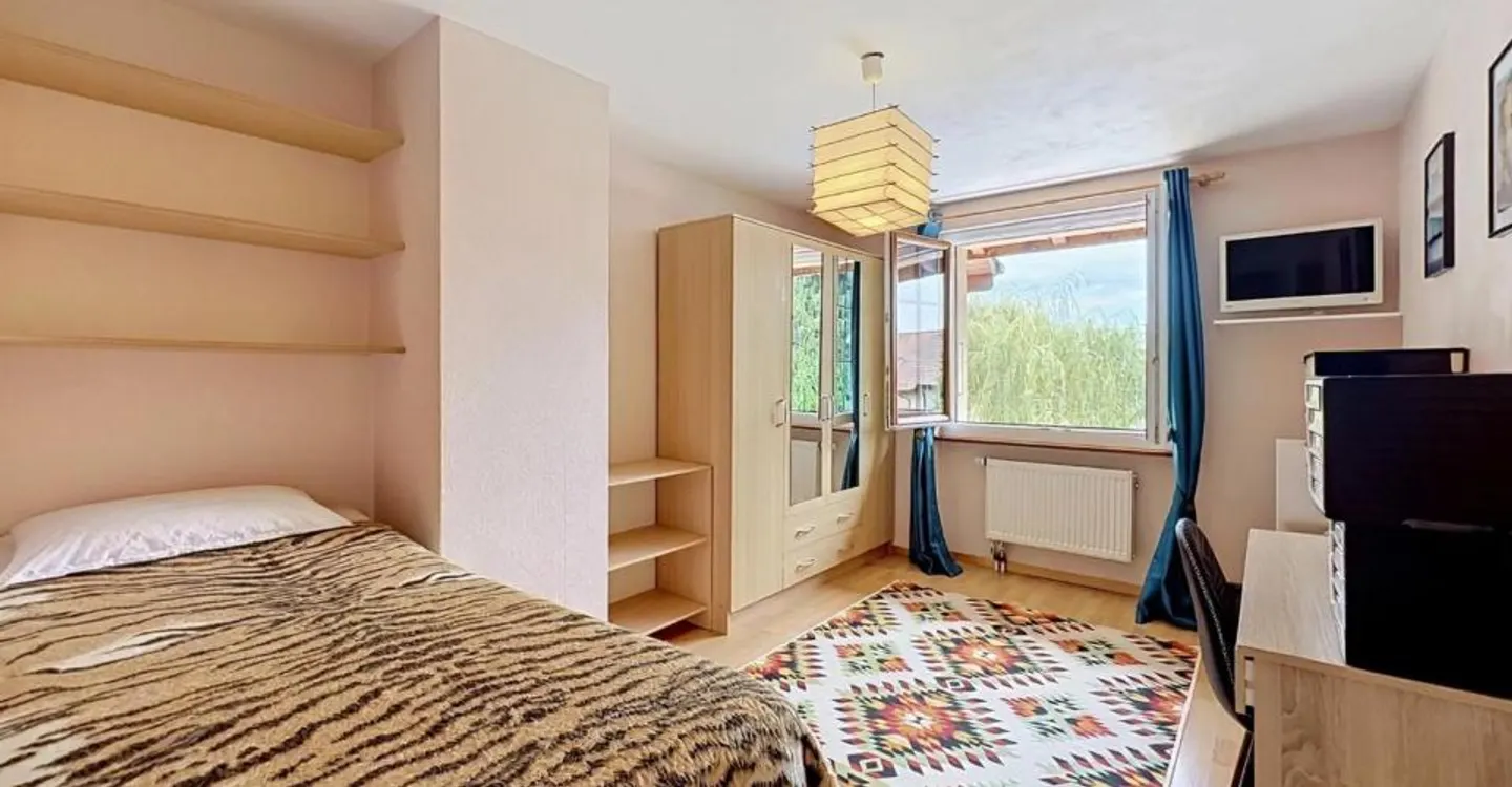 Family house with 5-6 rooms away from any nuisance - Photo 4 of 11