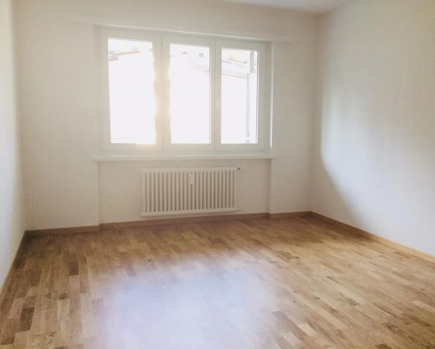 Appartamento moderno con 3 stanze e balcone cerca inquilino! - Foto 9 di 9