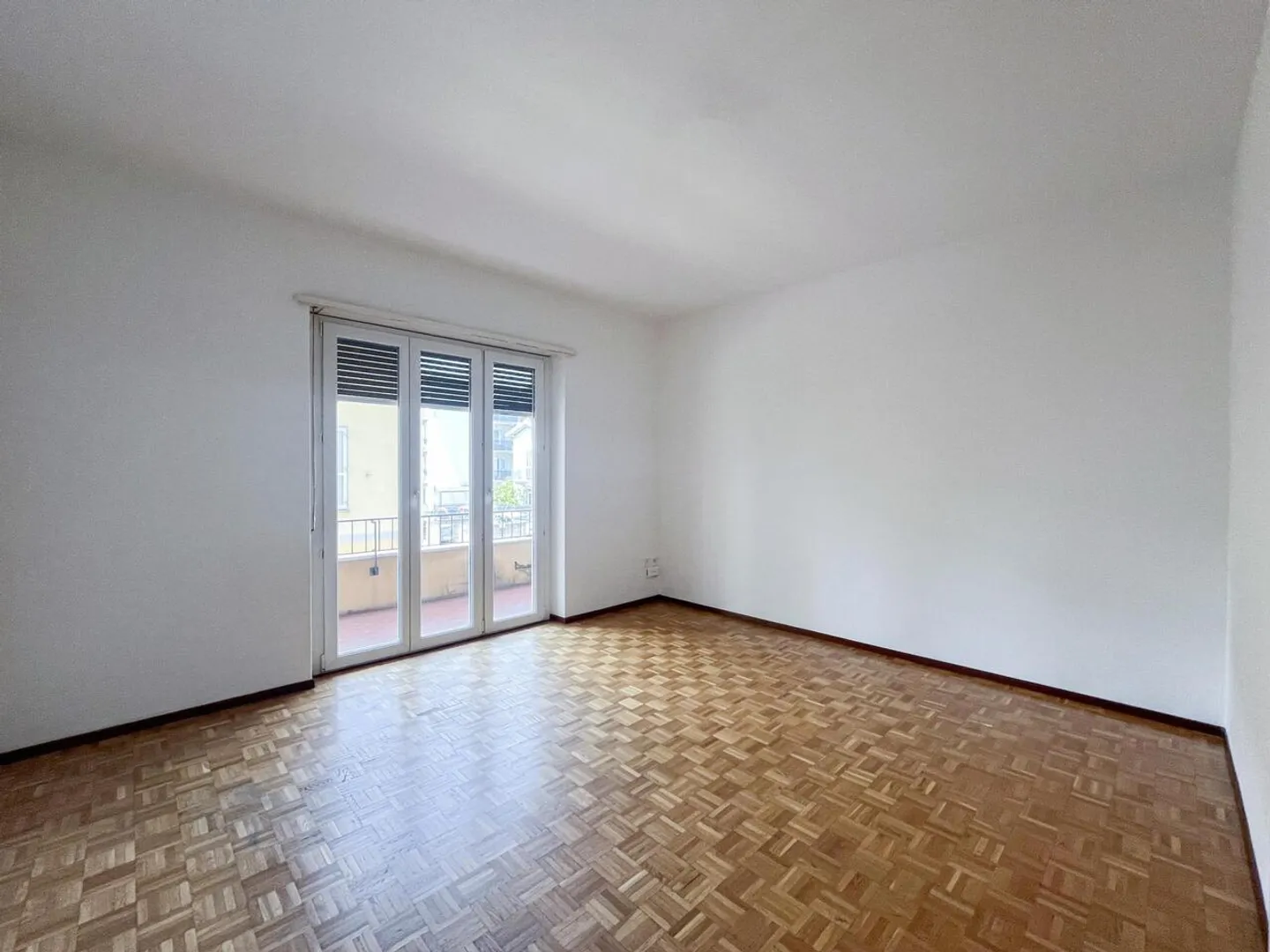 APPARTAMENTO DI 3.5 LOCALI IN ZONA CENTRALE A CHIASSO - Foto 2 di 7