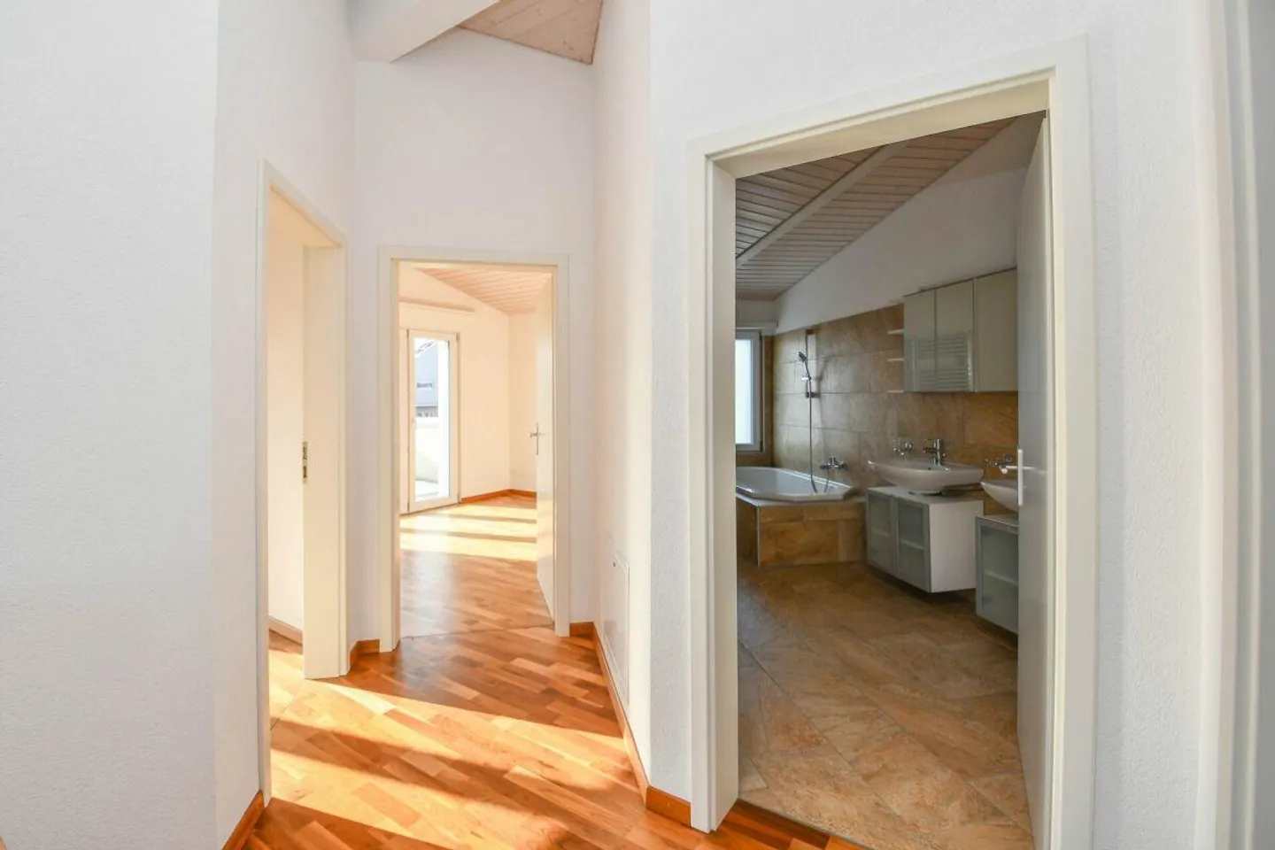 5.5-Room Semi-Detached House in Family-Friendly Location in Zuben - Photo 11 of 18